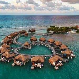 https://sandals-royal-caribbean-all-inclusive-resort-private.hotelsmontegobay.org