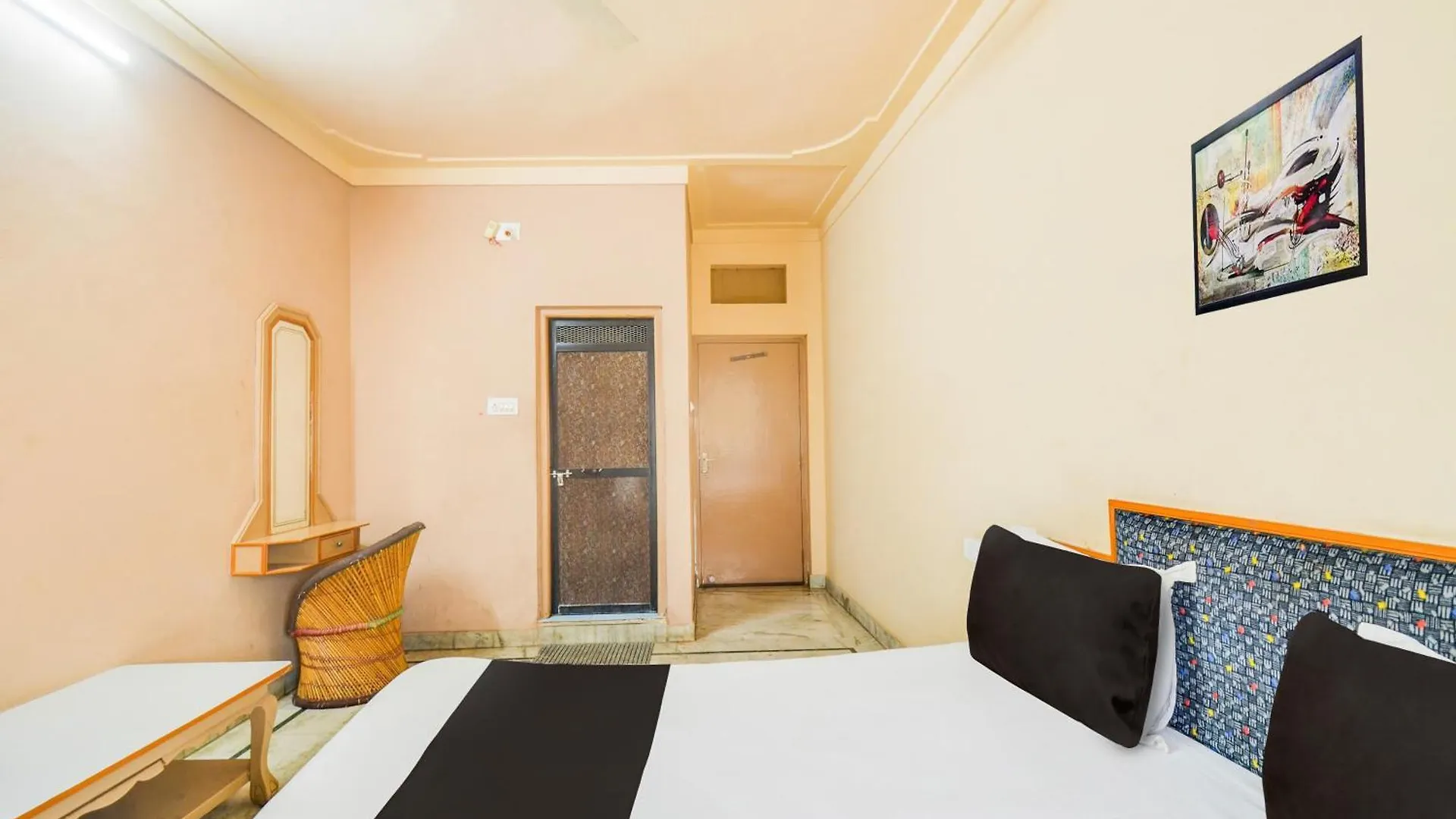 Spot On Hotel Rohan Palace Udaipur 3*,