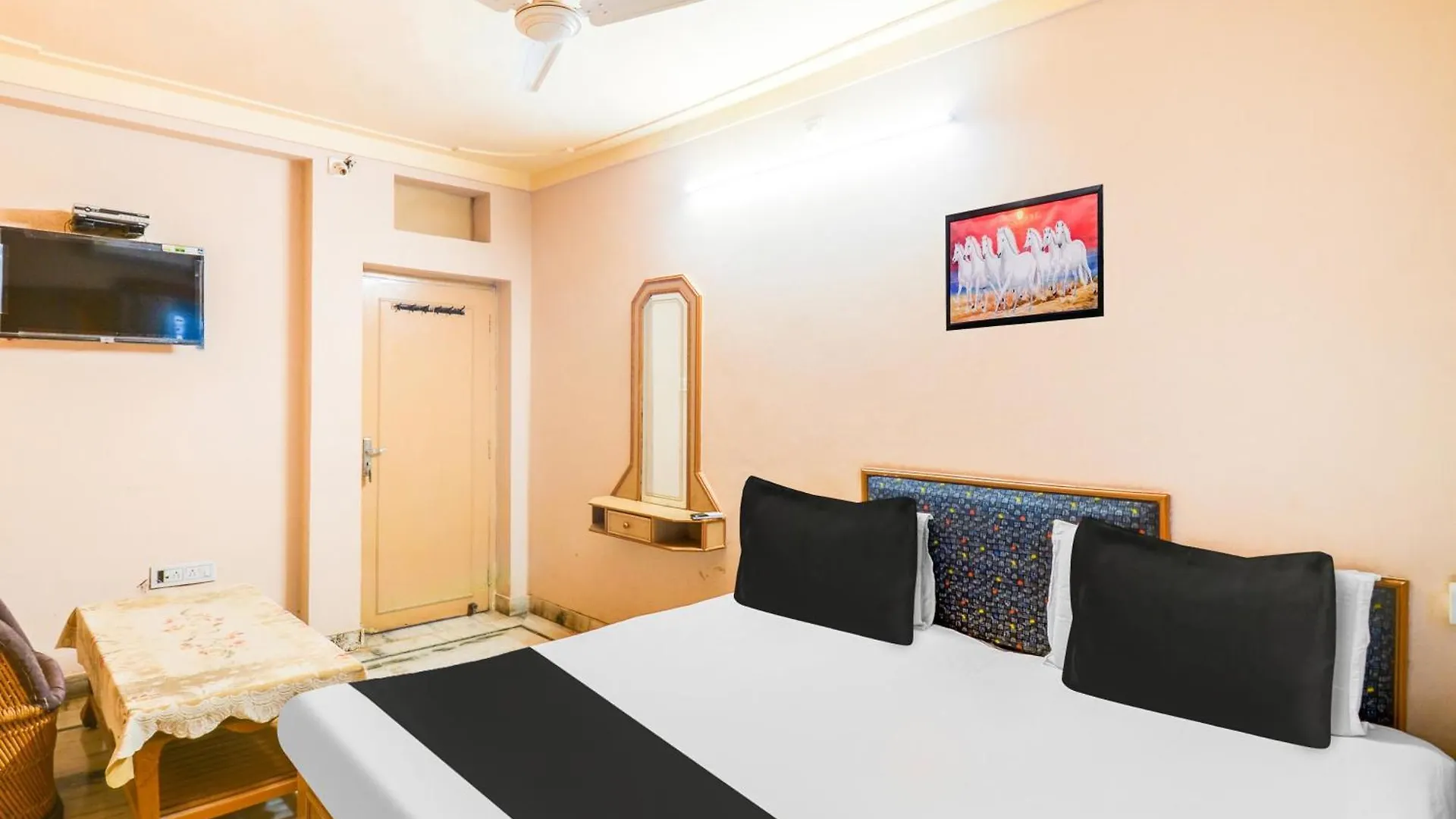 Spot On Hotel Rohan Palace Udaipur India