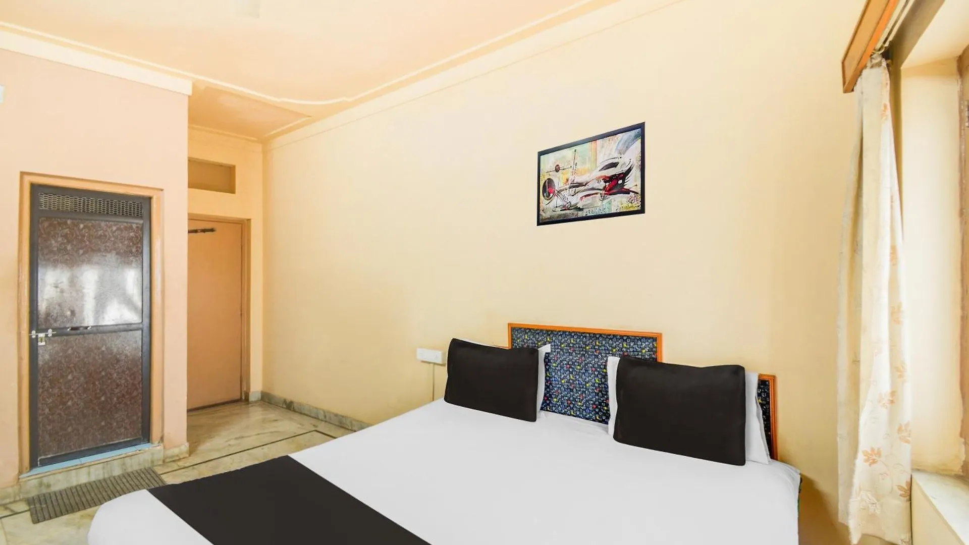 Spot On Hotel Rohan Palace Udaipur 3*,
